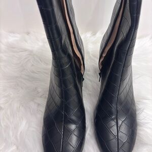 Elegant Black Quilted Women's Boots
